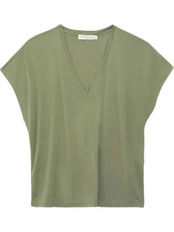 T-shirt vert uni pourvu de manches courtes et d'un décolleté en v profond