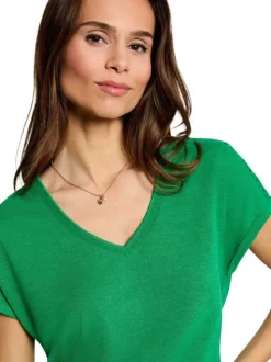 T-shirt vert uni pourvu d'une coupe droite et d'un col en V