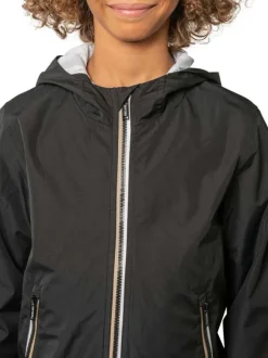 Veste imperméable noire unie pourvue d'une coupe droite et d'une capuche