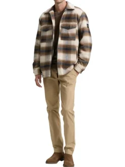 Veste beige à motif écossais avec un col chemise et manches longues