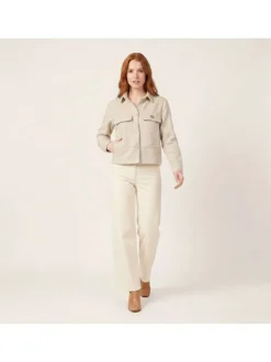 Veste beige unie pourvue d'une coupe droite et de manches longues