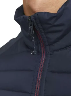 Veste bleue marine matelassée avec une coupe droite et un col montant à zip