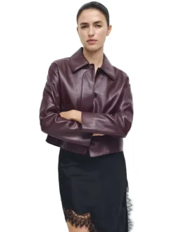 Veste bordeaux unie avec des manches longues et une coupe droite