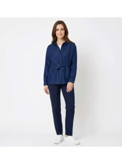 Veste Clarisa bleue unie pourvue d'un col chemise et d'une coupe droite