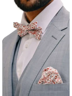 Veste de costume ajustée gris clair chinée fermée par 2 boutons