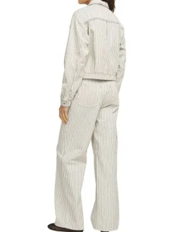 Veste en coton beige courte à rayures fines avec une poche et un col à revers