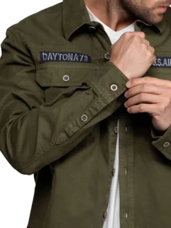 Veste en coton kaki unie pourvue d'un col à rabats et de manches longues