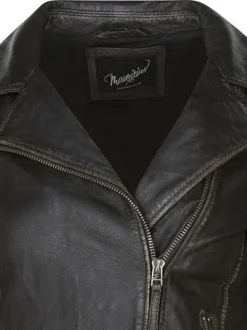 Veste en cuir de mouton noire unie avec une coupe droite et un col à revers