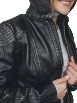 Veste en cuir souple avec une capuche amovible en sweat zippé