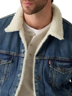 Veste en jean bleue en coton avec une coupe droite et un col à revers en sherpa