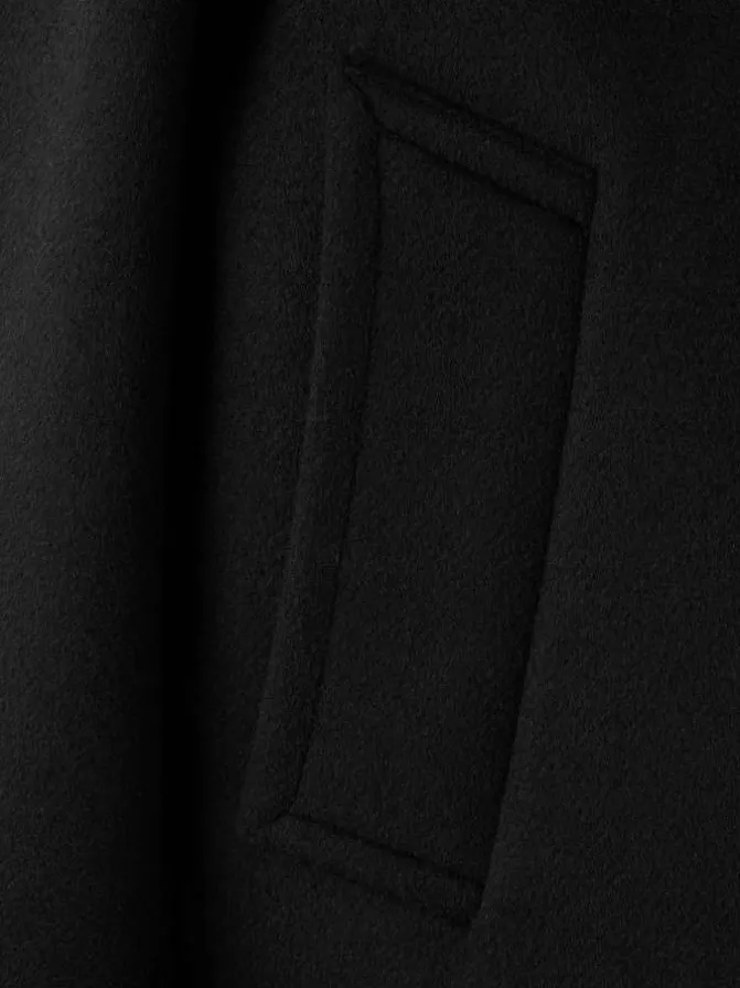 Veste noire unie avec une coupe oversize et des manches longues