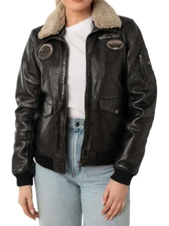Veste perfecto noire en cuir de mouton avec une coupe bombers et col à rabats